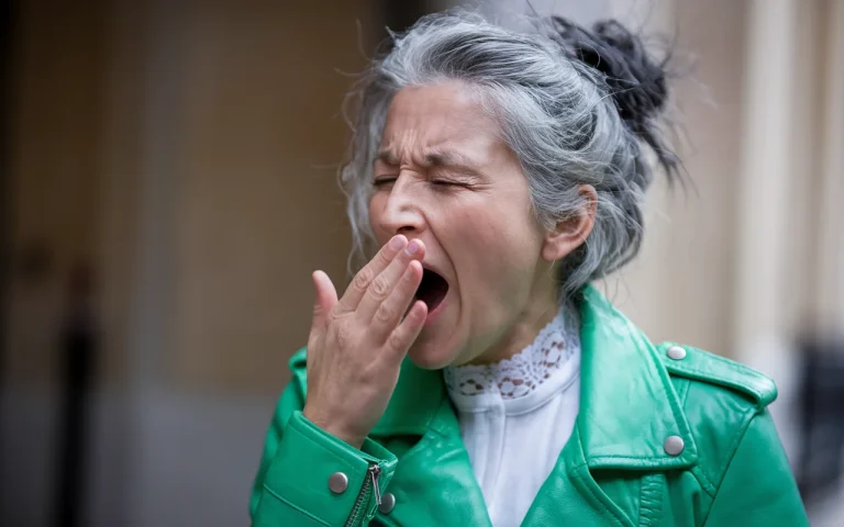 Lekarze potwierdzają : gdy często ziewasz w ciągu dnia, to nie sen jest winny, a ten detal