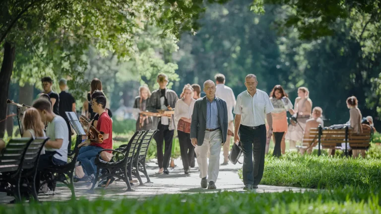 Wszyscy czują winę, że za mało chodzą : meta-analiza ujawniła próg, którego nikt się nie spodziewa