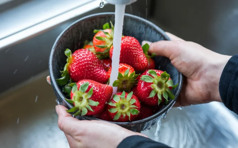 74% Truskawek skażonych: domowy sposób usuwa pestycydy i toksyczne resztki