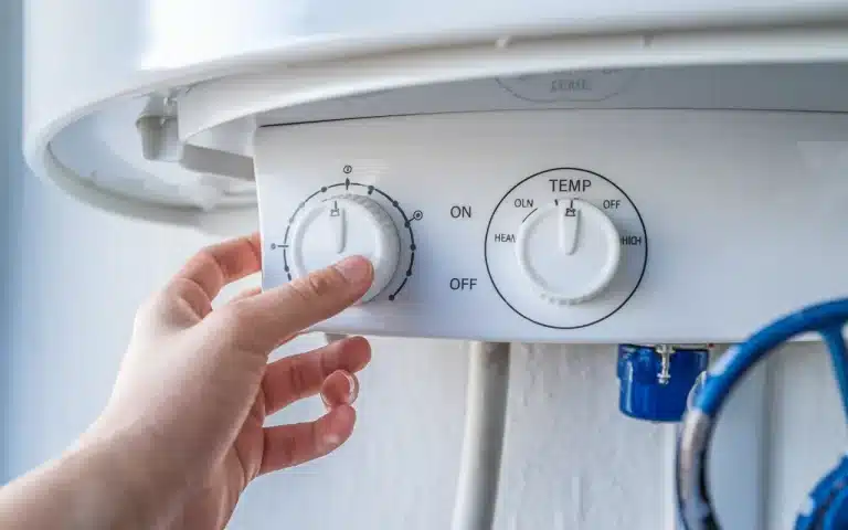 Czy wyłączać bojler na wakacje: jak uniknąć strat i bakterii w podgrzewaczu wody