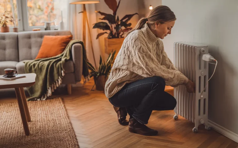 Gdy robi się zimno, nie podłączaj grzejnika do listwy, elektrycy ostrzegają przed przeciążeniem